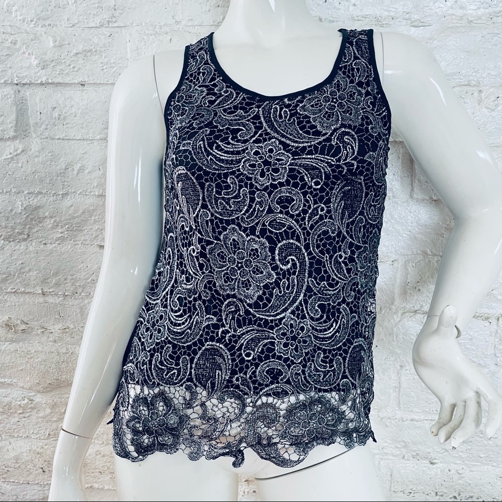 Charlotte  russe top lace color black  size M